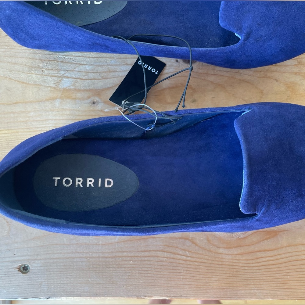 *SOLD* Torrid Faux Suede Navy Micro Heel Loafers Size: 7W - Picture 6 of 7